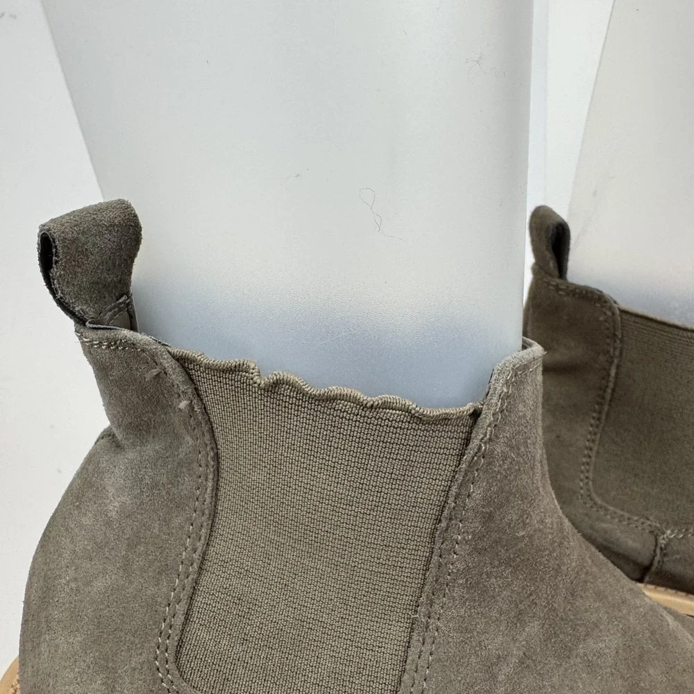 Womens Blondo Matilda Taupe Suede Waterproof Lug Sole Heel Chelsea Boot Size 7.5